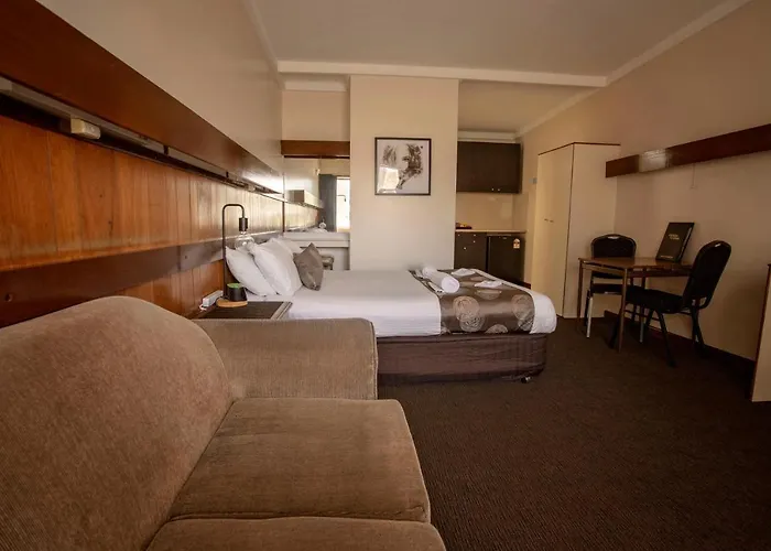 Hi Way Eight Motor Inn