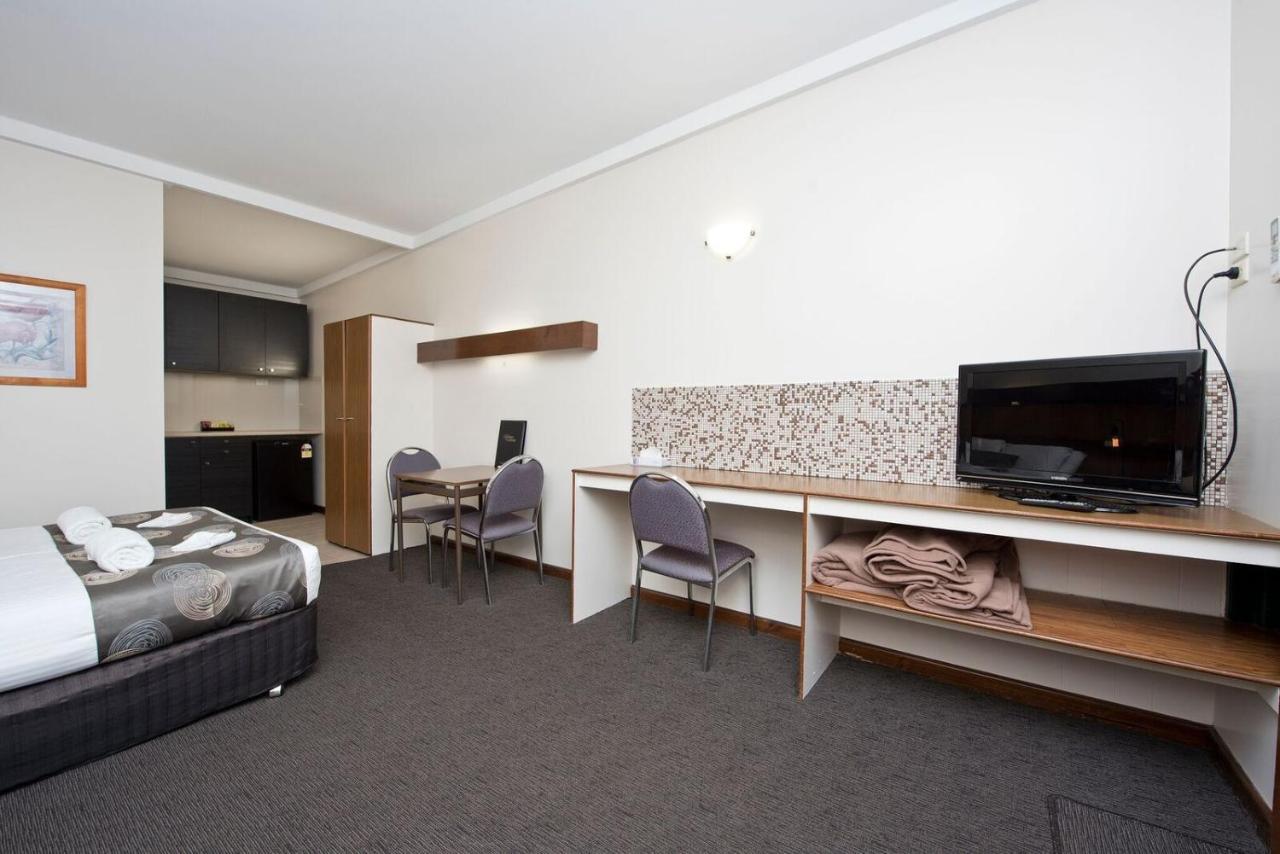 Hi Way Eight Motor 4* Stawell
